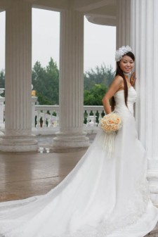 使用Photoshop调色打造出青绿色效果的婚纱照片