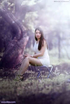 PS调出唯美紫色逆光效果的树林下女孩照片调色教程