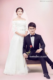 Photoshop调出韩式艺术效果的室内婚纱照片