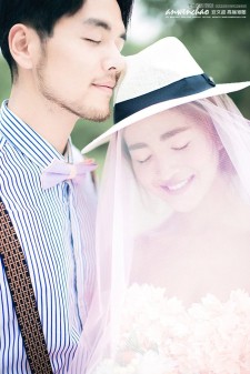 Photoshop调出甜美暖色效果的外景婚纱照片教程